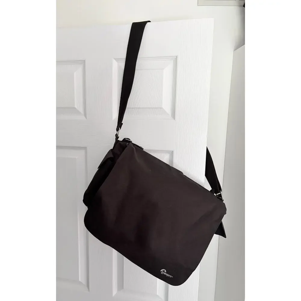Camera Bag Lowepro Urban Reporter 250 DSLR Laptop Messenger Shoulder Black